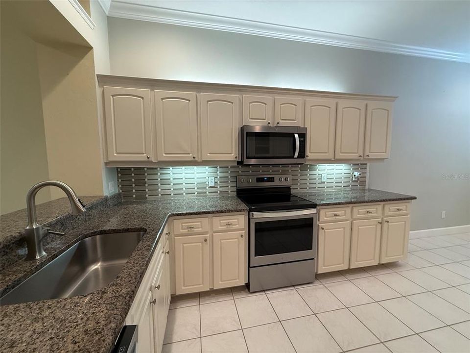 For Sale: $295,000 (3 beds, 2 baths, 1684 Square Feet)