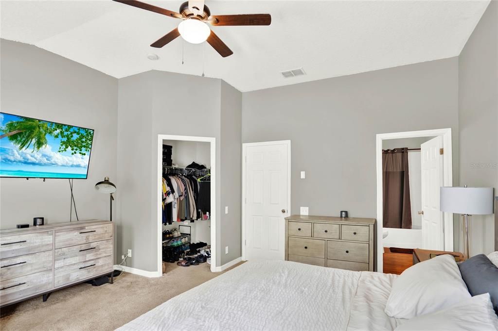 For Sale: $235,000 (2 beds, 2 baths, 1240 Square Feet)