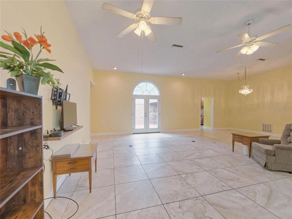For Sale: $289,900 (3 beds, 2 baths, 2010 Square Feet)