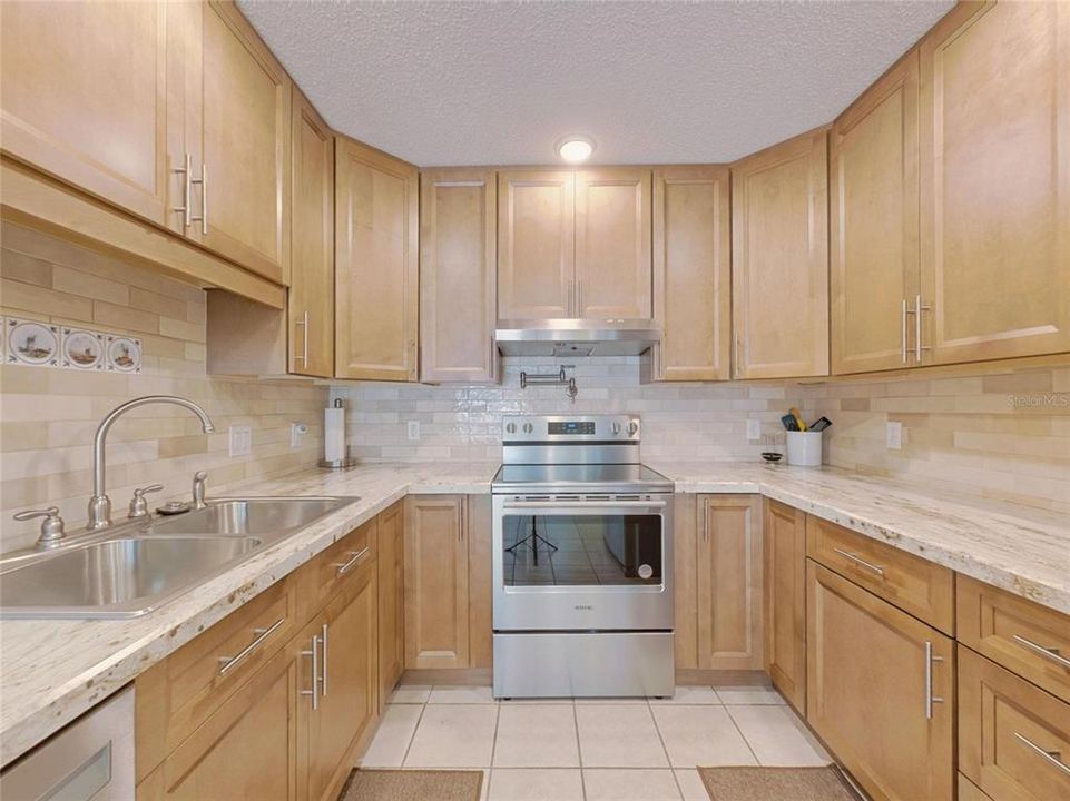 For Sale: $289,900 (3 beds, 2 baths, 2010 Square Feet)