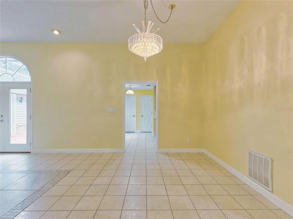 For Sale: $289,900 (3 beds, 2 baths, 2010 Square Feet)