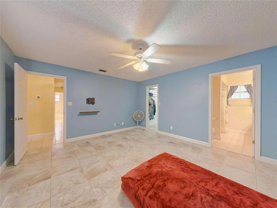 For Sale: $289,900 (3 beds, 2 baths, 2010 Square Feet)