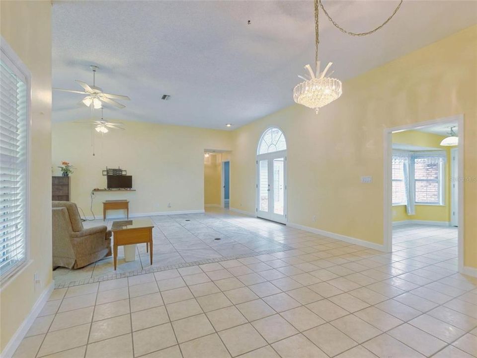 For Sale: $289,900 (3 beds, 2 baths, 2010 Square Feet)