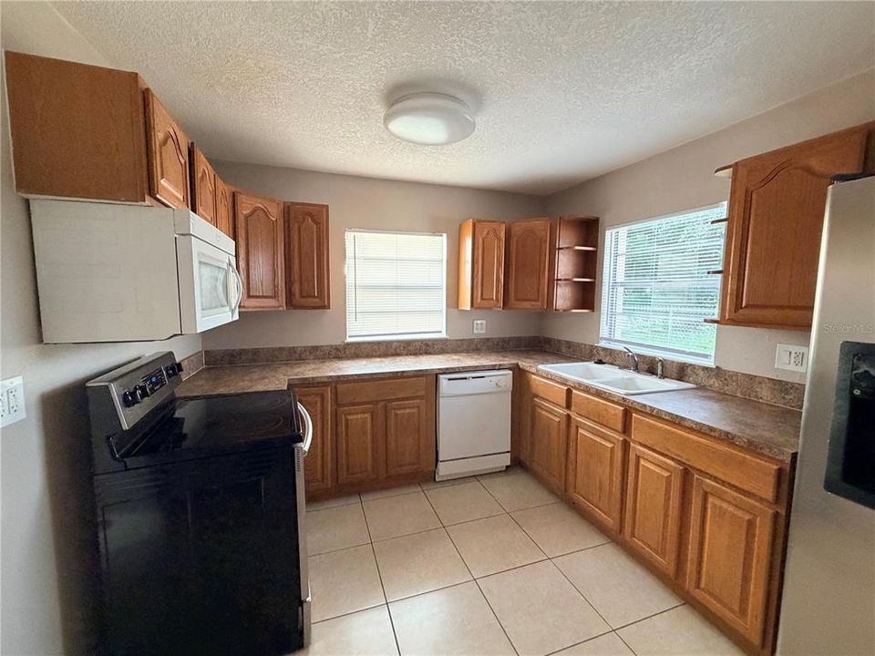 Active With Contract: $295,000 (3 beds, 2 baths, 1340 Square Feet)