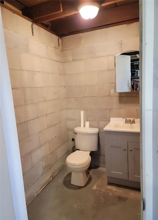 На продажу: $299,900 (4 спален, 2 ванн, 1679 Квадратных фут)