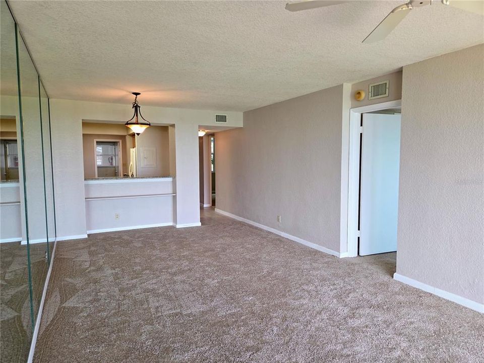 В аренду: $2,500 (2 спален, 2 ванн, 1075 Квадратных фут)