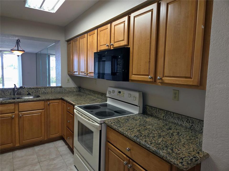 В аренду: $2,500 (2 спален, 2 ванн, 1075 Квадратных фут)