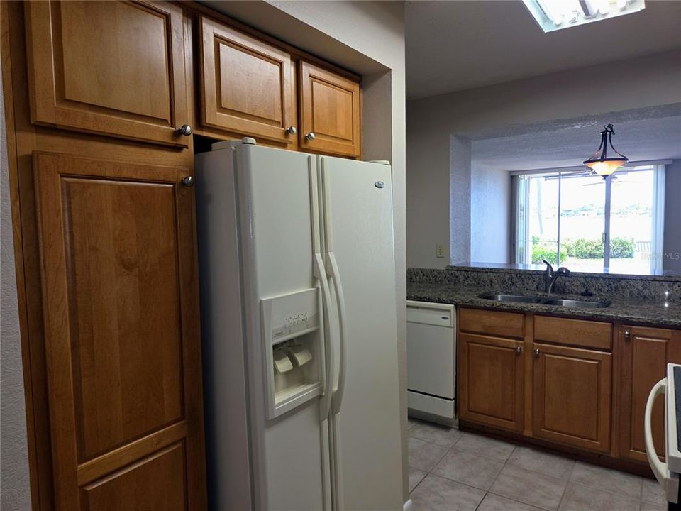 В аренду: $2,500 (2 спален, 2 ванн, 1075 Квадратных фут)