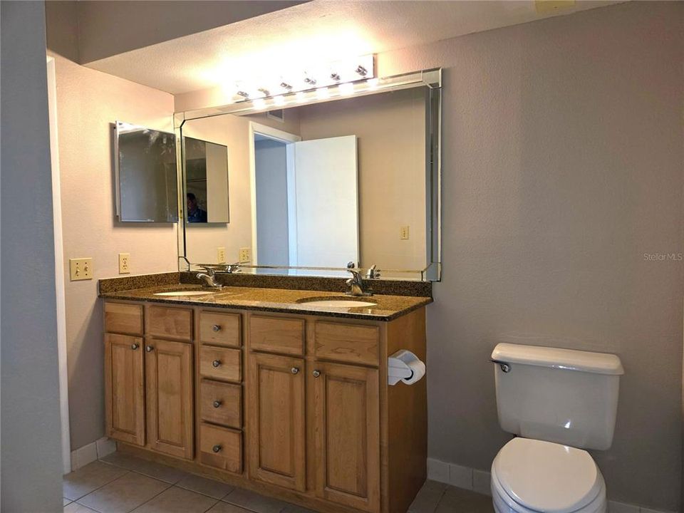 В аренду: $2,500 (2 спален, 2 ванн, 1075 Квадратных фут)