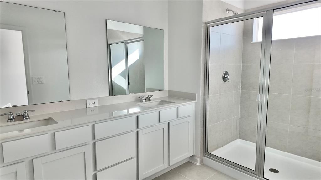 En Renta: $1,950 (3 camas, 2 baños, 1840 Pies cuadrados)