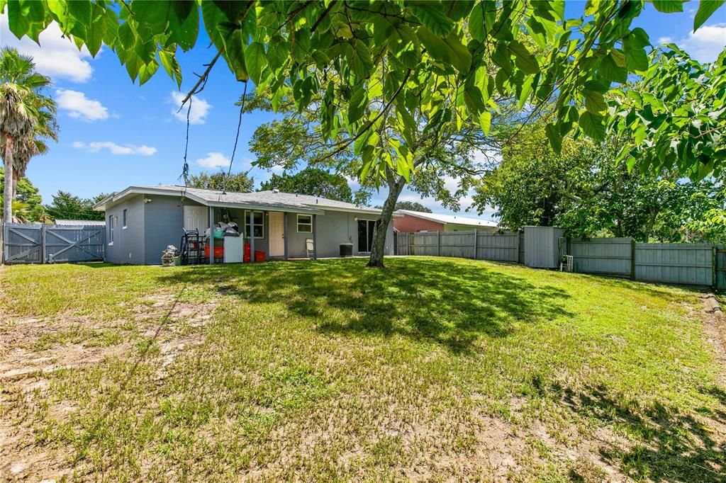 For Sale: $255,000 (4 beds, 2 baths, 816 Square Feet)