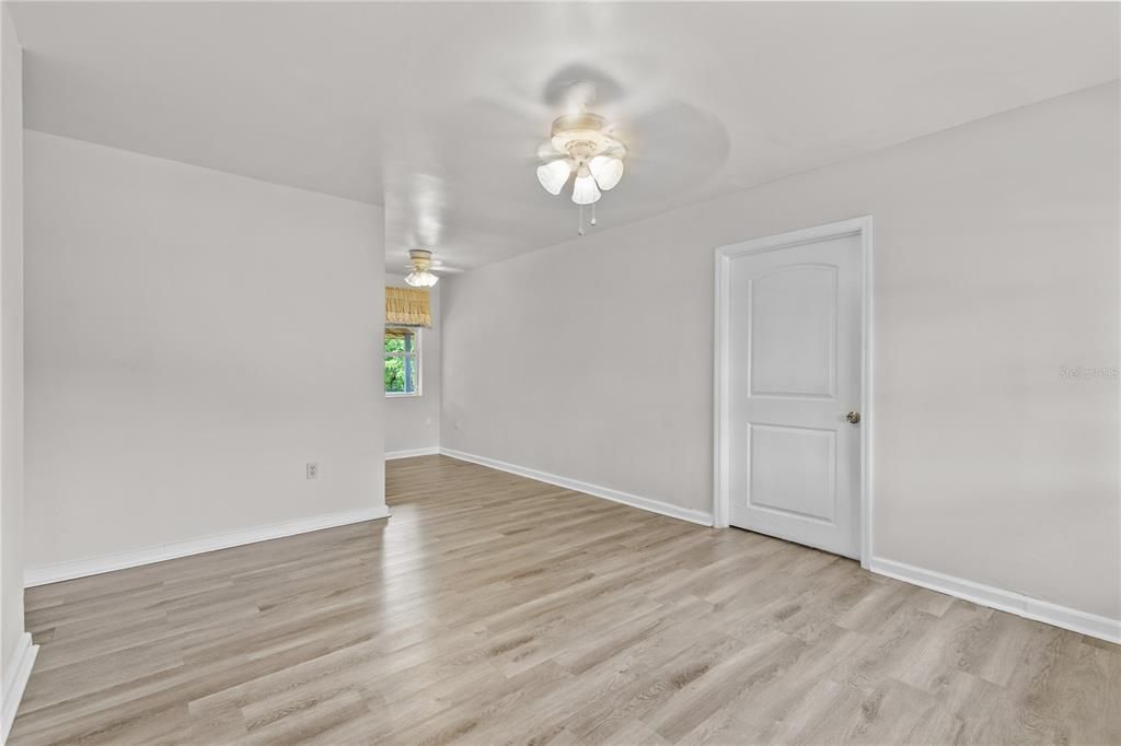 For Sale: $255,000 (4 beds, 2 baths, 816 Square Feet)