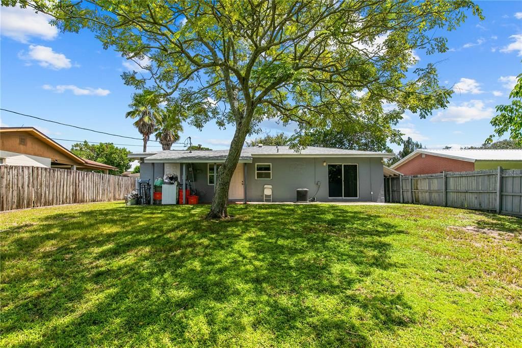 For Sale: $255,000 (4 beds, 2 baths, 816 Square Feet)