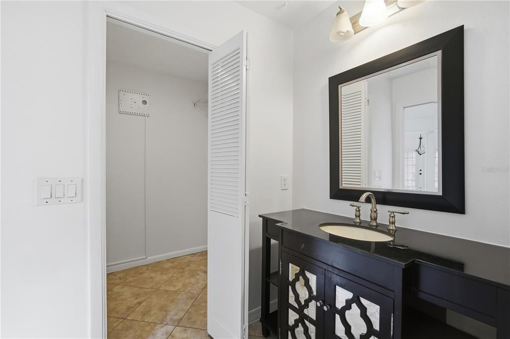 For Rent: $2,095 (2 beds, 2 baths, 1349 Square Feet)