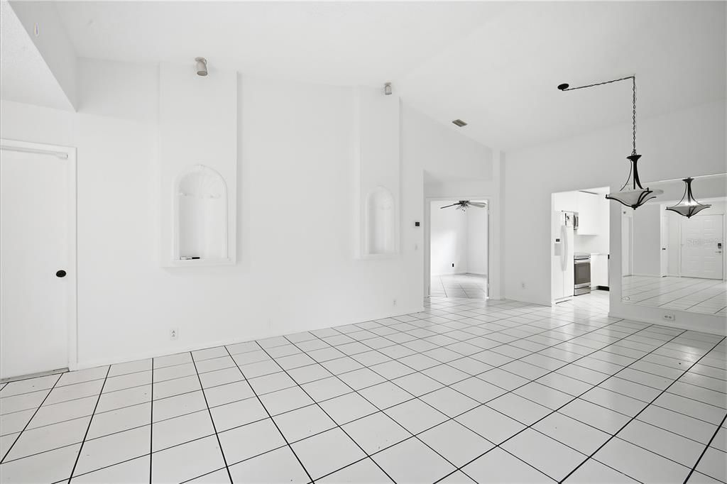 For Rent: $2,095 (2 beds, 2 baths, 1349 Square Feet)
