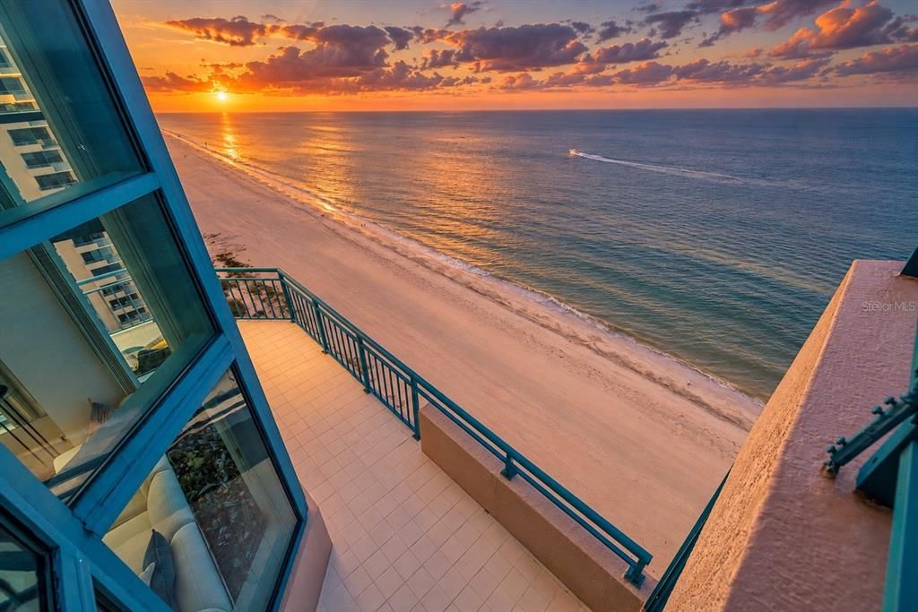 For Sale: $2,775,000 (3 beds, 4 baths, 3400 Square Feet)