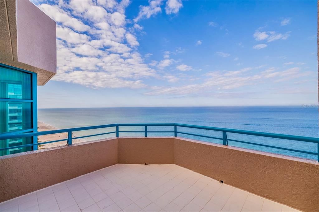 For Sale: $2,775,000 (3 beds, 4 baths, 3400 Square Feet)