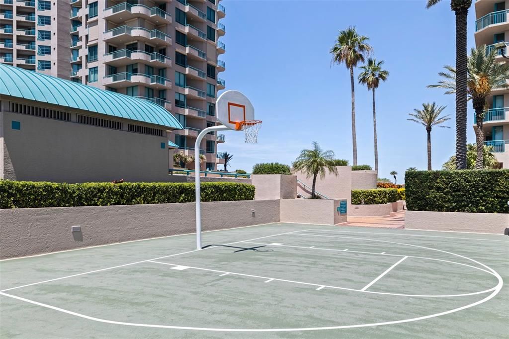For Sale: $2,775,000 (3 beds, 4 baths, 3400 Square Feet)