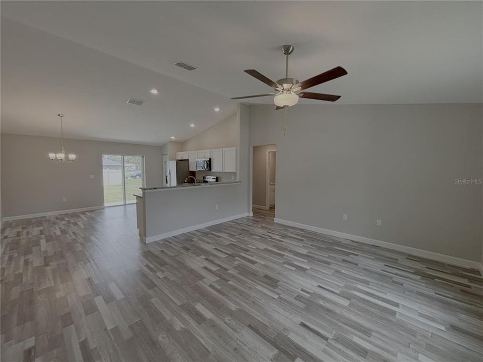 For Rent: $1,750 (3 beds, 2 baths, 1324 Square Feet)