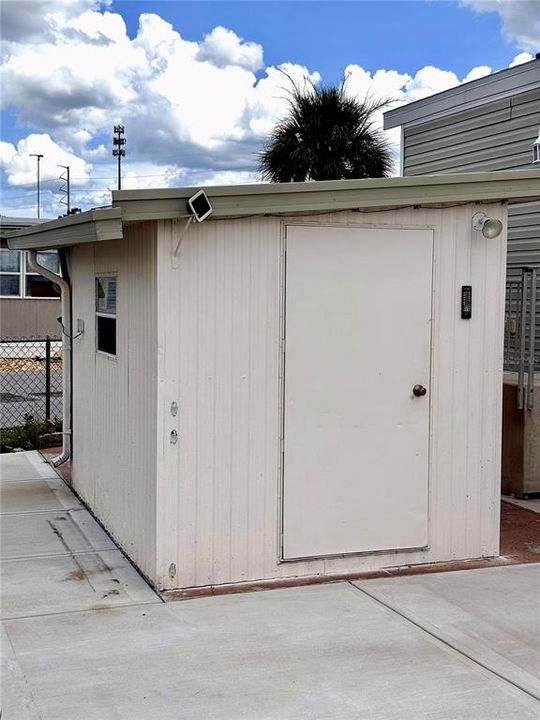 For Sale: $134,990 (1 beds, 1 baths, 481 Square Feet)