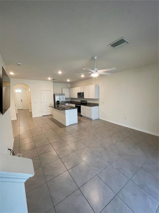 For Rent: $2,099 (3 beds, 2 baths, 1673 Square Feet)