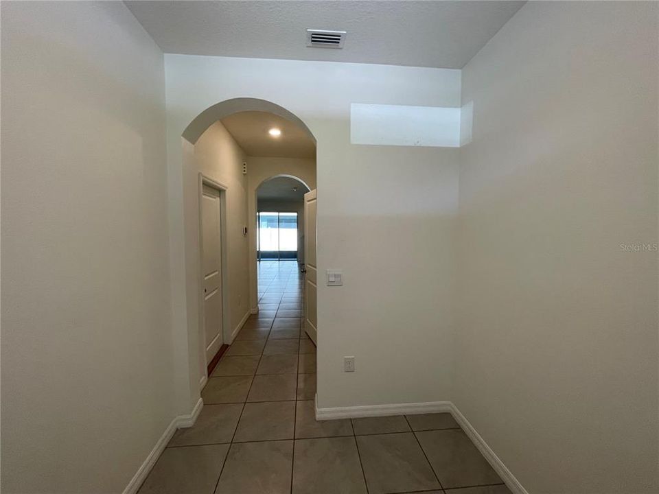 For Rent: $2,099 (3 beds, 2 baths, 1673 Square Feet)