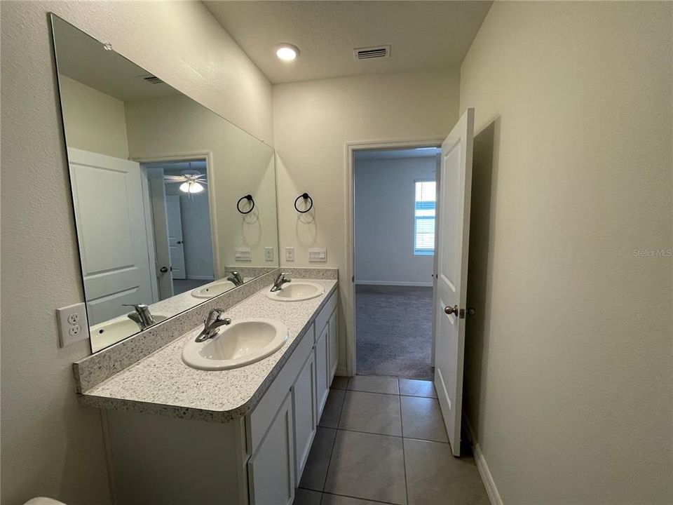 For Rent: $2,099 (3 beds, 2 baths, 1673 Square Feet)
