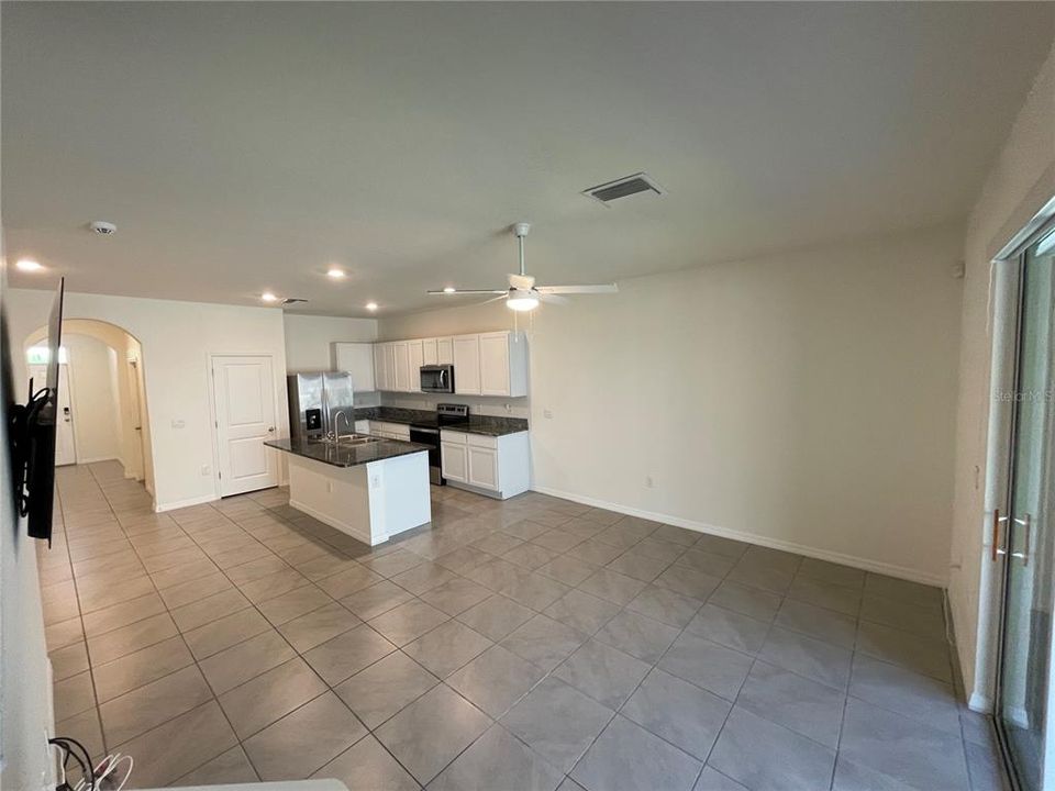 For Rent: $2,099 (3 beds, 2 baths, 1673 Square Feet)