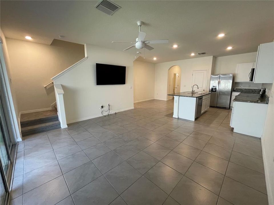 For Rent: $2,099 (3 beds, 2 baths, 1673 Square Feet)