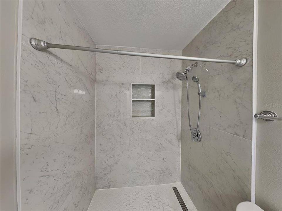 For Sale: $499,999 (4 beds, 2 baths, 1841 Square Feet)