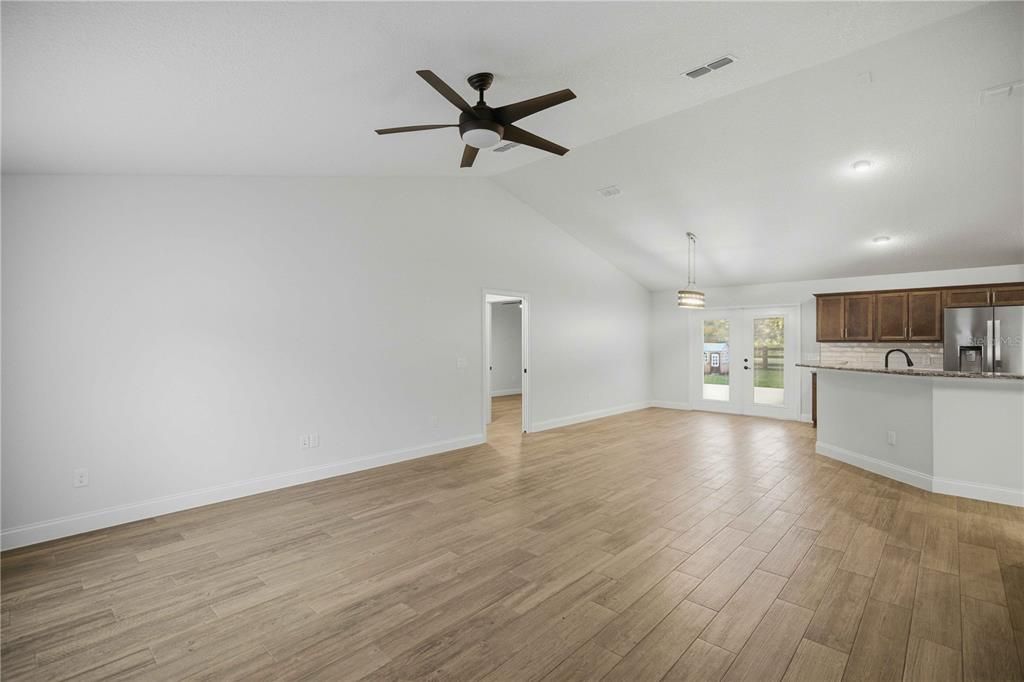 For Sale: $329,900 (3 beds, 2 baths, 1585 Square Feet)