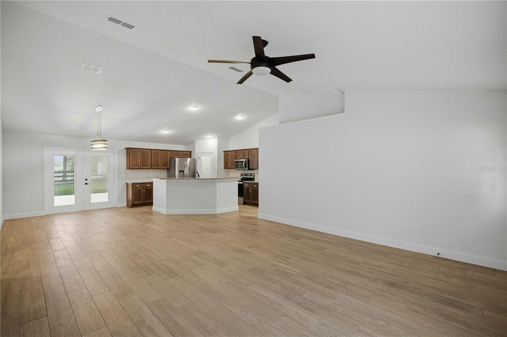 For Sale: $329,900 (3 beds, 2 baths, 1585 Square Feet)