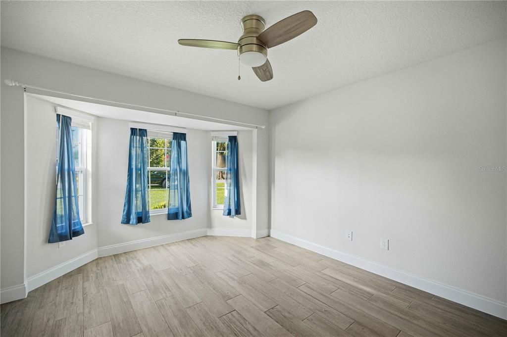 For Sale: $329,900 (3 beds, 2 baths, 1585 Square Feet)