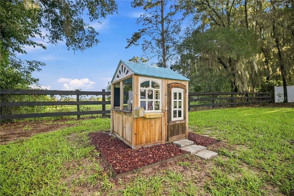 For Sale: $329,900 (3 beds, 2 baths, 1585 Square Feet)