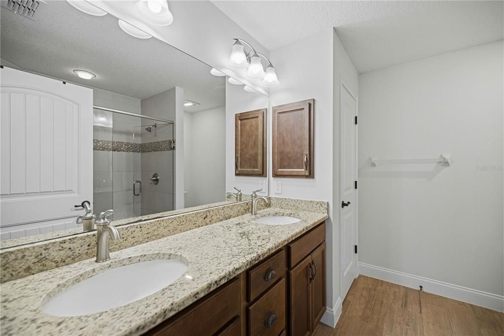 For Sale: $329,900 (3 beds, 2 baths, 1585 Square Feet)
