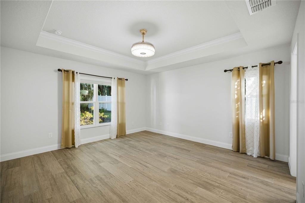 For Sale: $329,900 (3 beds, 2 baths, 1585 Square Feet)