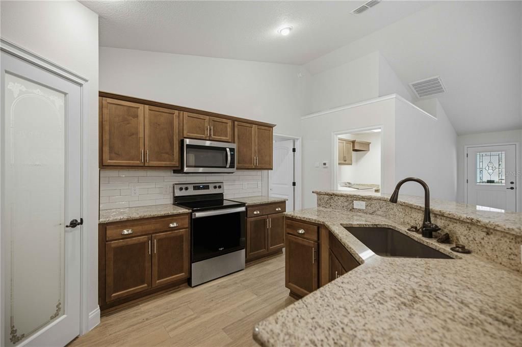 For Sale: $329,900 (3 beds, 2 baths, 1585 Square Feet)