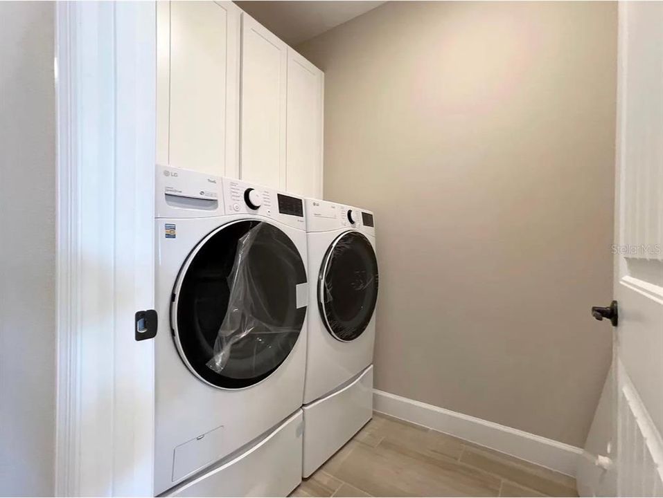 For Rent: $3,650 (4 beds, 3 baths, 2303 Square Feet)
