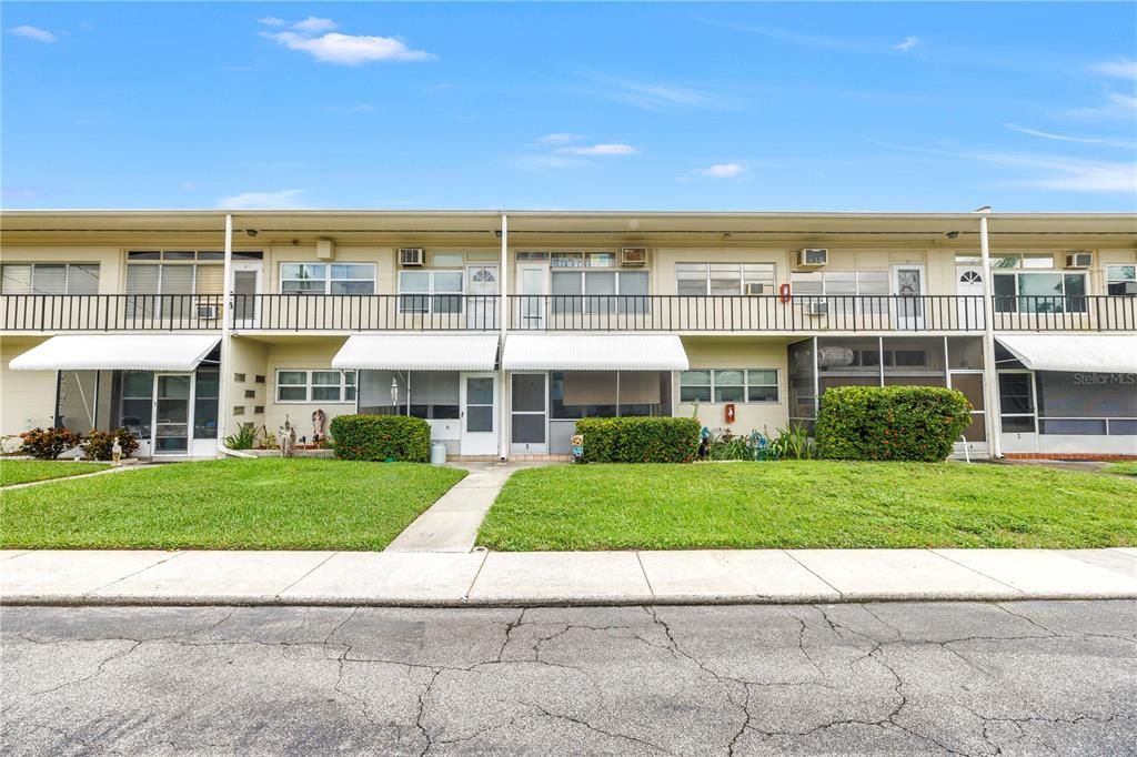 For Sale: $67,000 (0 beds, 1 baths, 422 Square Feet)