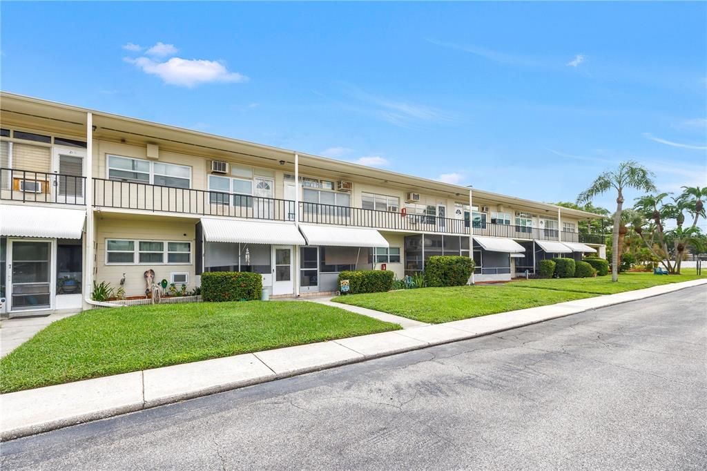 For Sale: $67,000 (0 beds, 1 baths, 422 Square Feet)