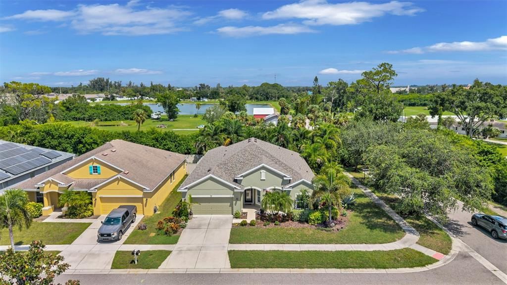 For Sale: $399,999 (4 beds, 2 baths, 2627 Square Feet)