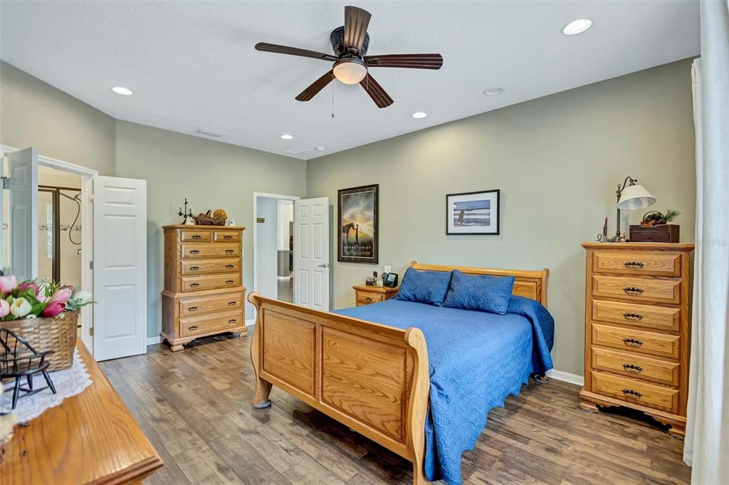 For Sale: $399,999 (4 beds, 2 baths, 2627 Square Feet)