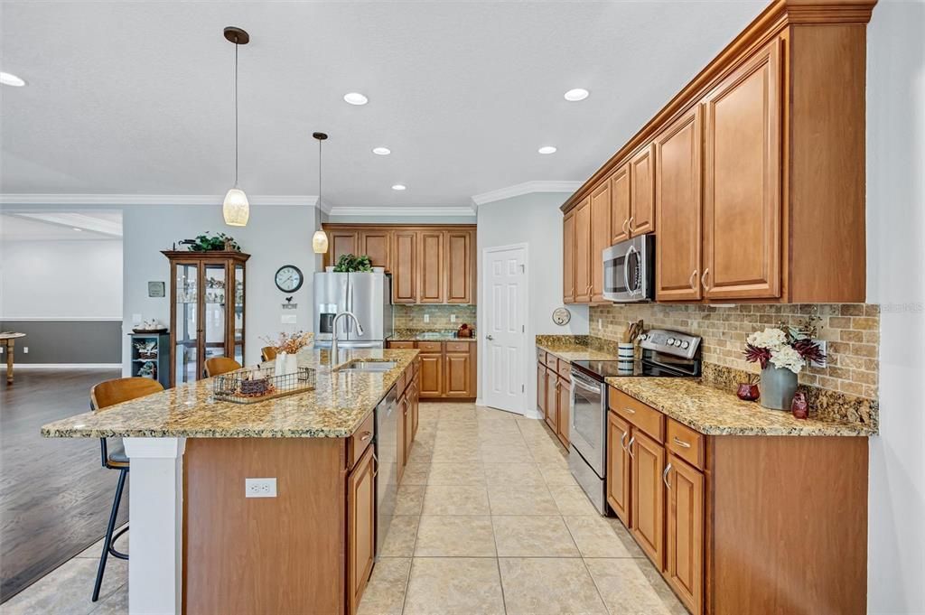 For Sale: $399,999 (4 beds, 2 baths, 2627 Square Feet)