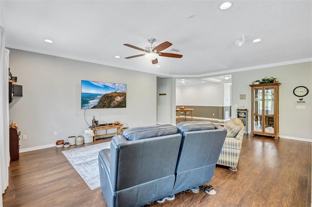 For Sale: $399,999 (4 beds, 2 baths, 2627 Square Feet)