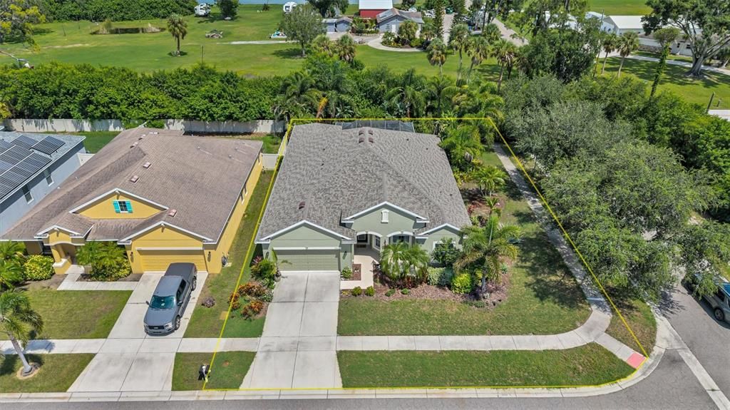 For Sale: $399,999 (4 beds, 2 baths, 2627 Square Feet)