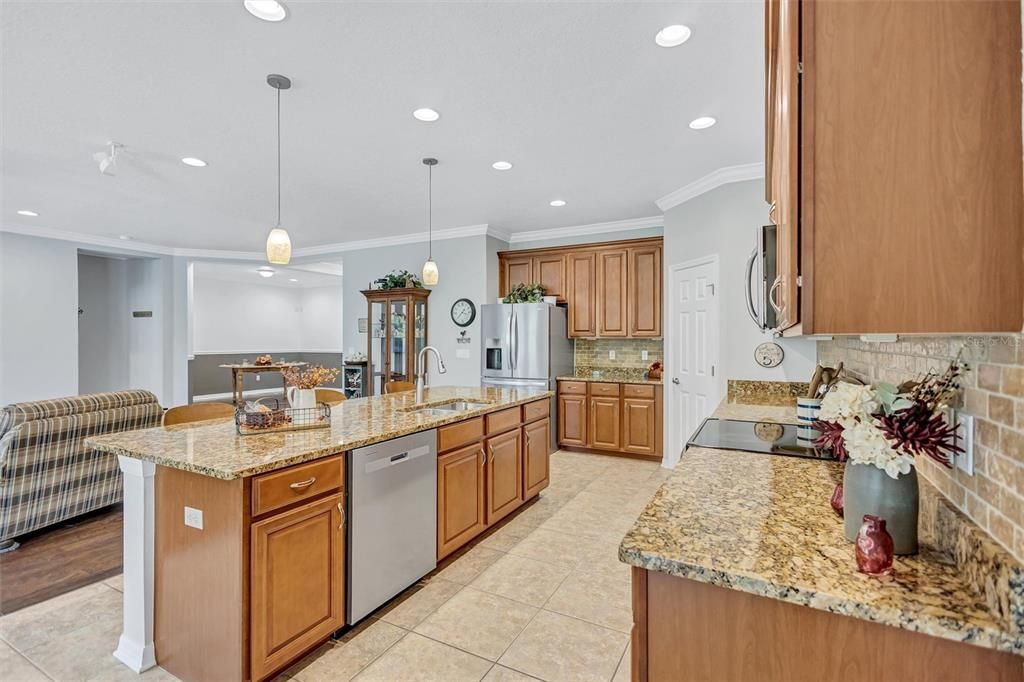 For Sale: $399,999 (4 beds, 2 baths, 2627 Square Feet)