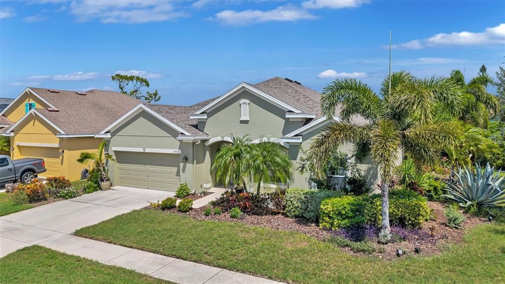For Sale: $399,999 (4 beds, 2 baths, 2627 Square Feet)