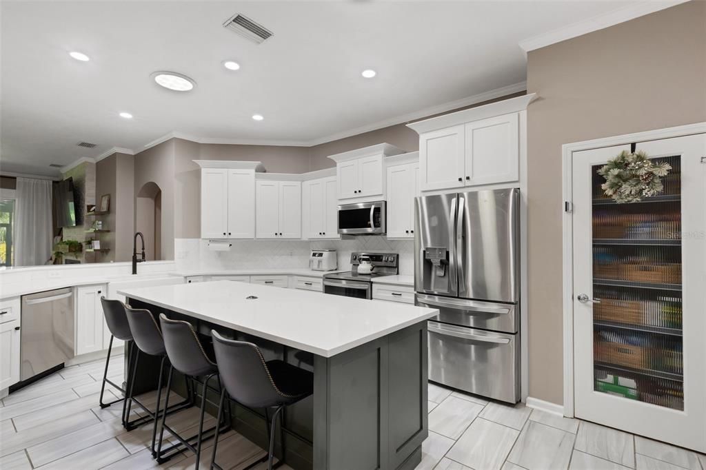 For Sale: $530,000 (4 beds, 3 baths, 2710 Square Feet)