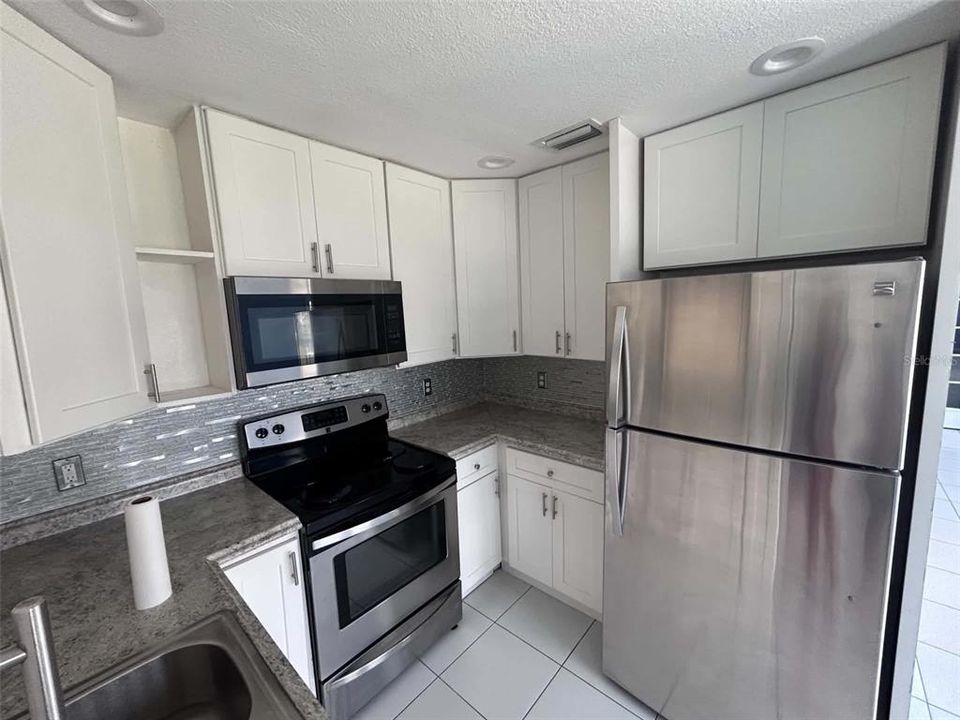 For Sale: $238,888 (3 beds, 2 baths, 1370 Square Feet)