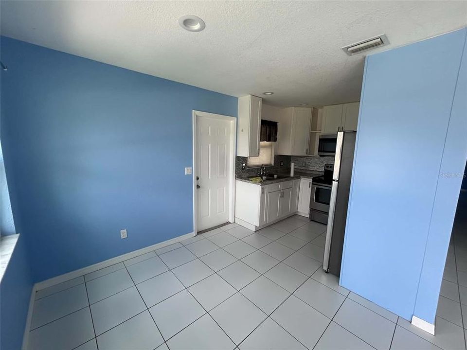 For Sale: $238,888 (3 beds, 2 baths, 1370 Square Feet)